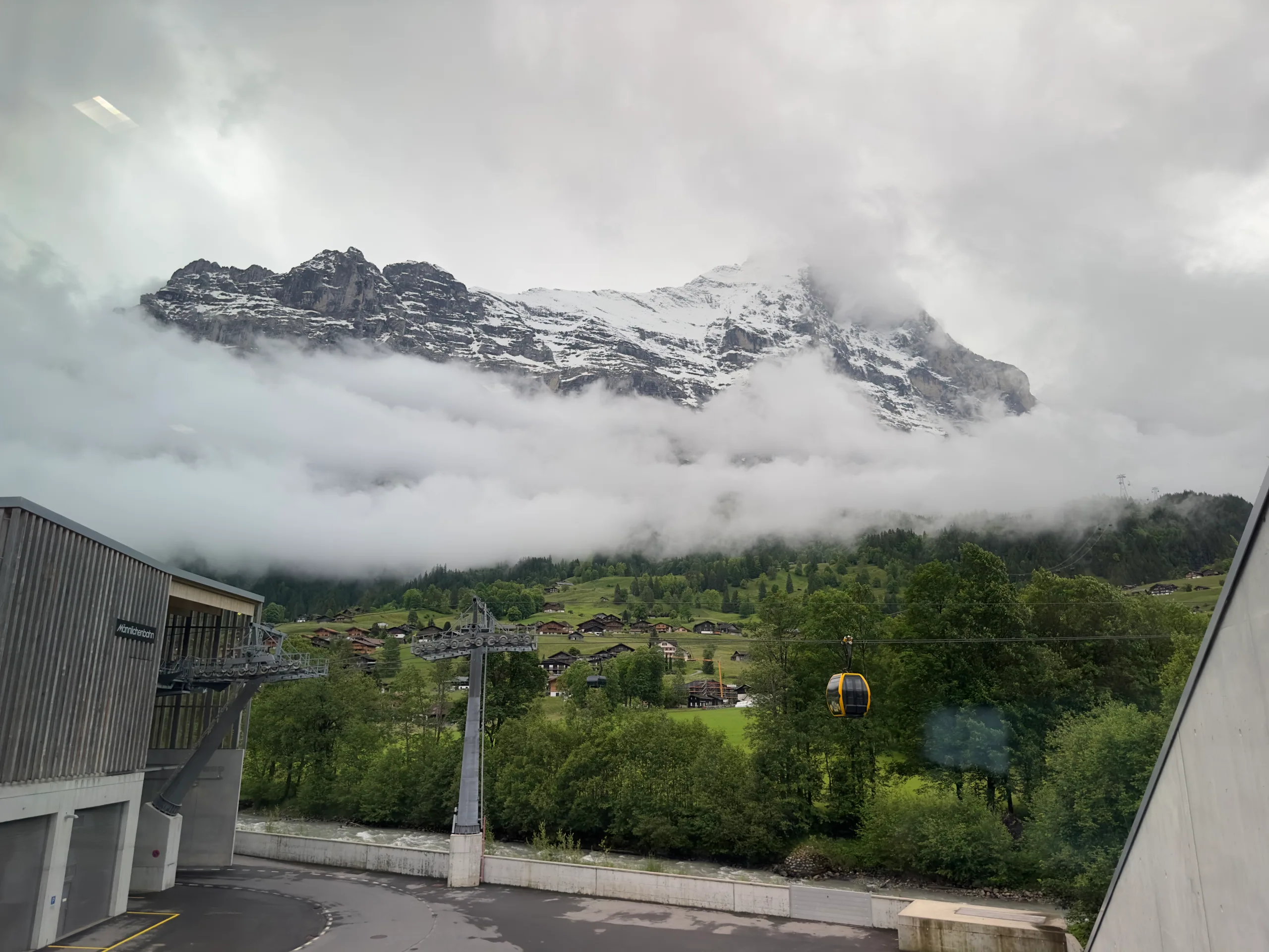 Grindelwald Terminal,第 1 张。